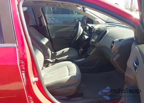 2015 Chevrolet Sonic Lt Auto z USA, uszkodzony, nr VIN 1G1JC6SB7F4127951